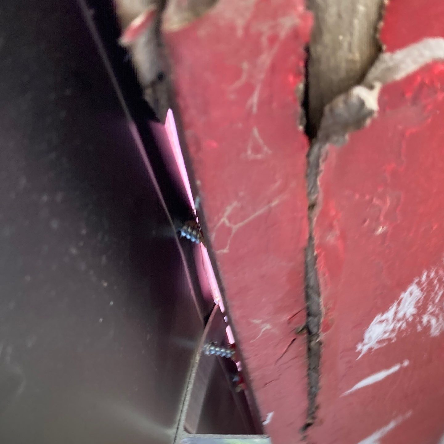 From under the gutters, daylight is visible. This tells us that the gutters are not taut to the fascia.